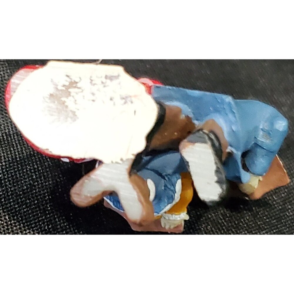CAROLING FAMILY plastic Christmas Village small scale accessory figure figurine - Picture 11 of 11